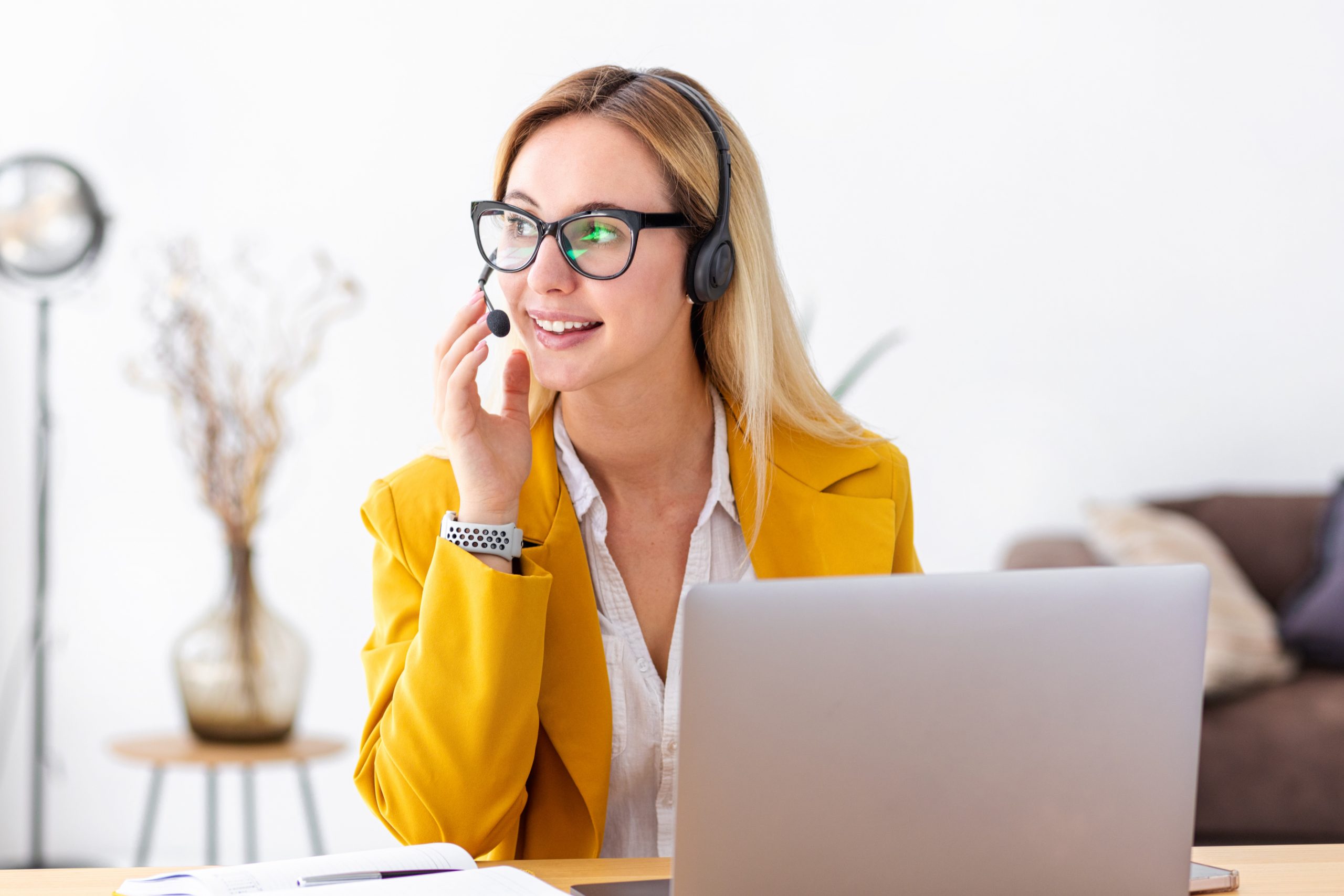Why Your Business Should Consider a Bilingual Virtual Receptionist