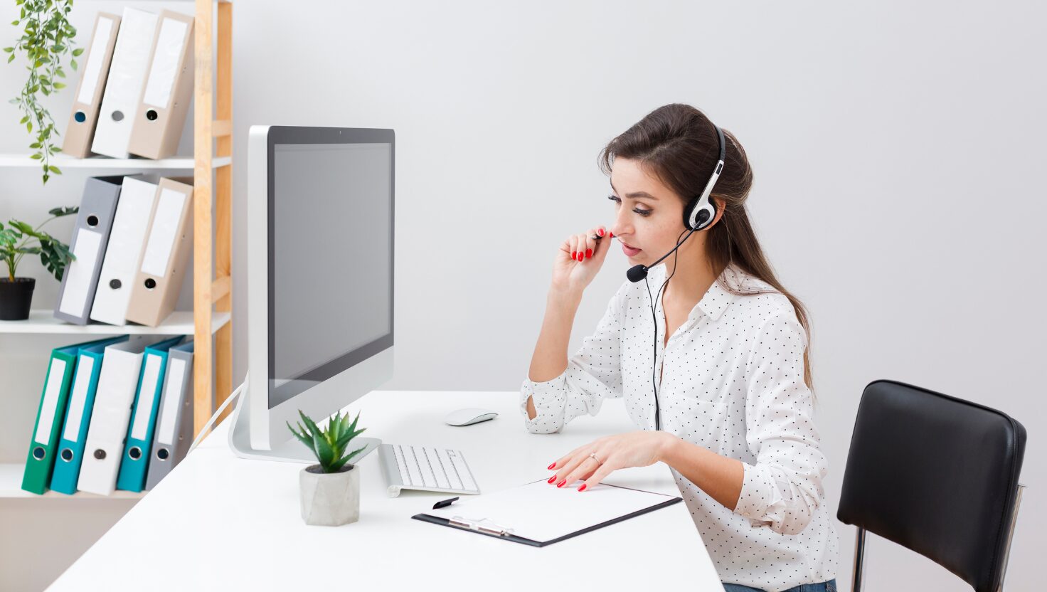 How a Virtual Receptionist Can Save Your Business Time & Money